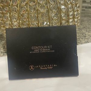 Anastasia Beverly Hills Lt to Med Contour Kit